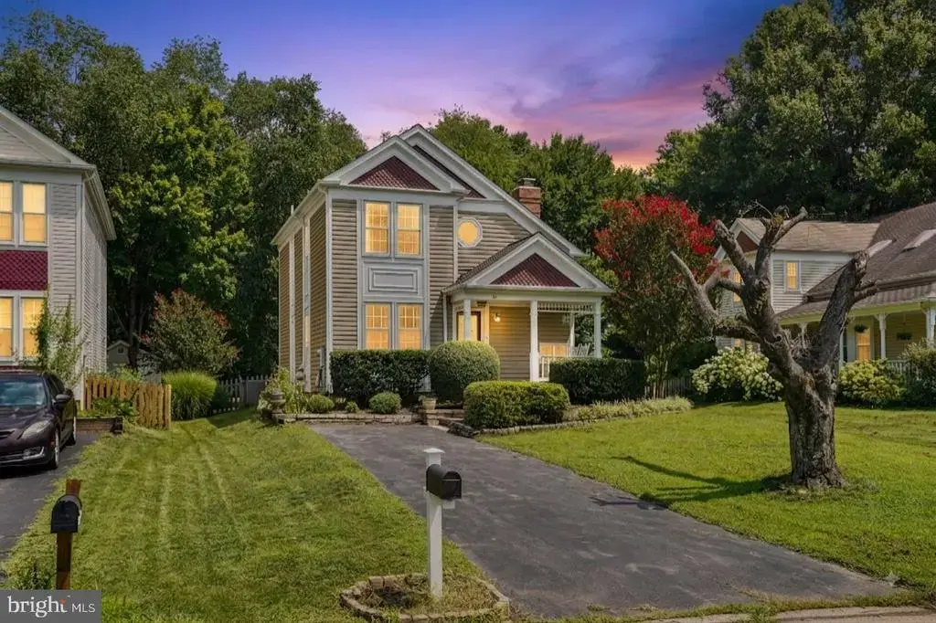 22 Fenton Wood Dr, STERLING