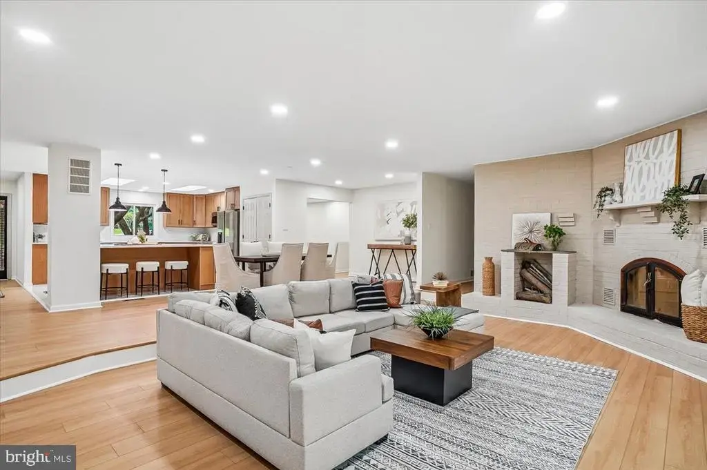 6300 Hickory Bnd, CLINTON