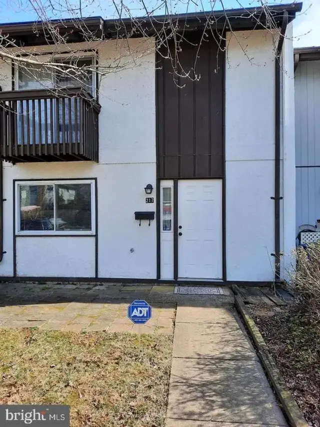 217 Sugarland Run Dr, Sterling