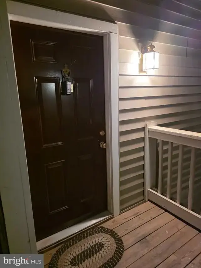 8095 Lacy Dr #202, Manassas