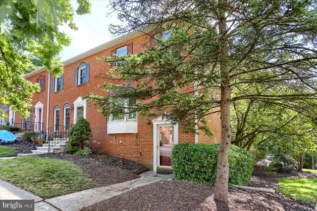18 Fairfax Vlg, Harrisburg
