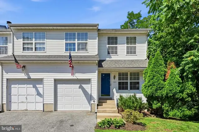 735 Hawthorne Ln, Aston