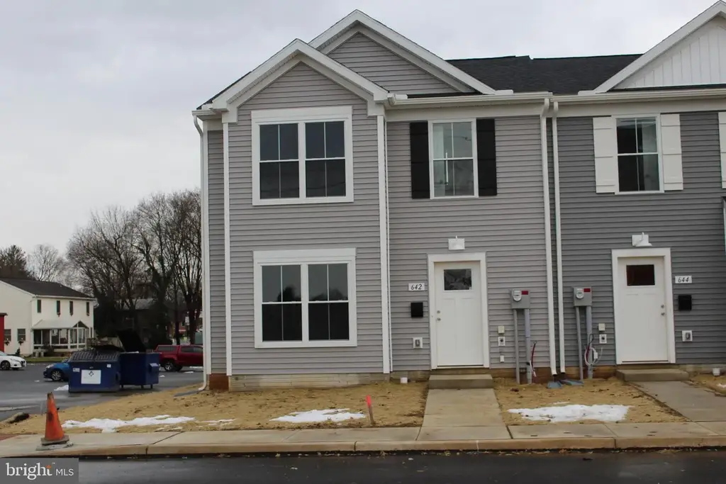 642 N N College St, CARLISLE