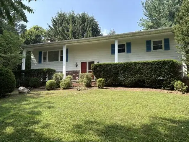 332 Shasta Dr, York