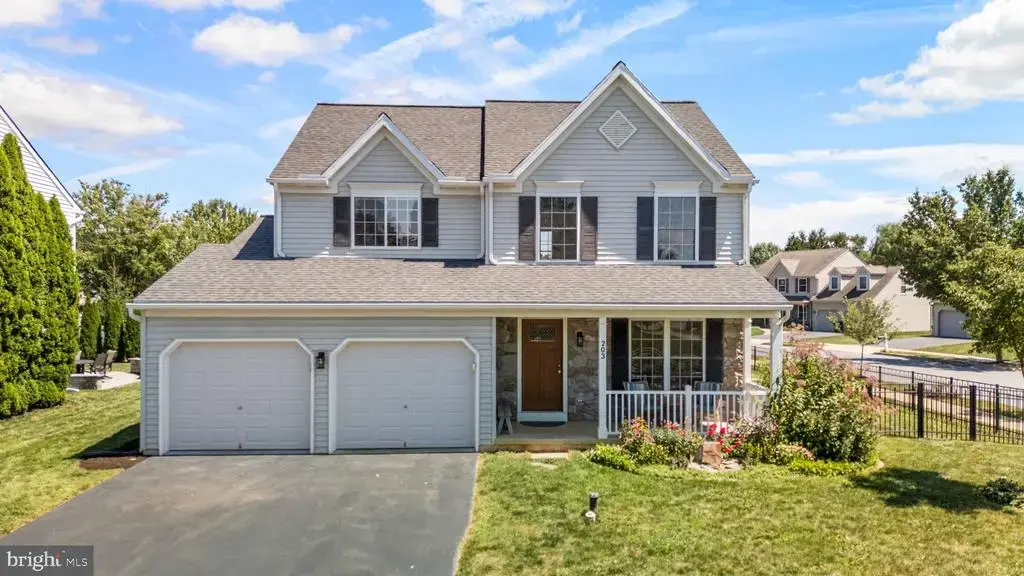203 Deerfield Ln, LITITZ