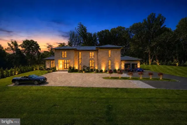 1036 Towlston Rd, Mclean