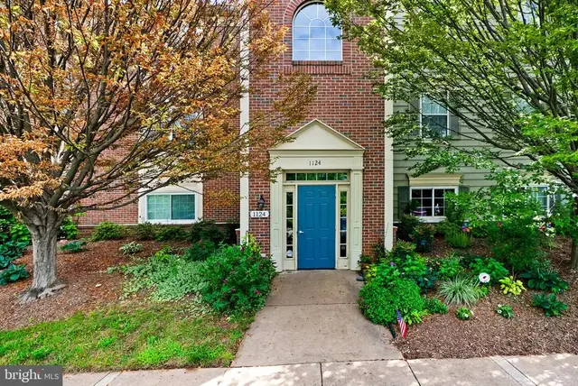 1124 Huntmaster Ter Ne #201, Leesburg