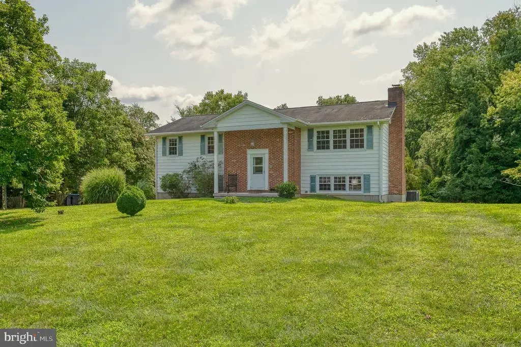 1306 Grandview Ct, FALLSTON