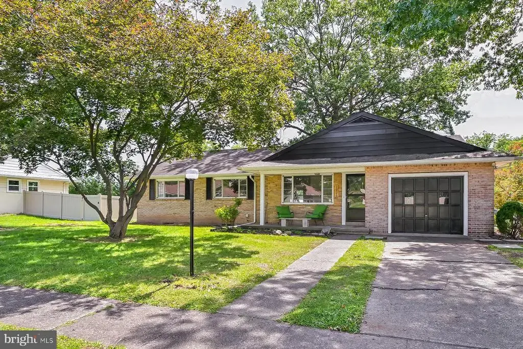 1026 Elmwood Dr, POTTSTOWN