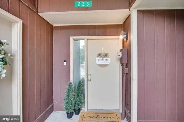 223 Lee Ct, Enola