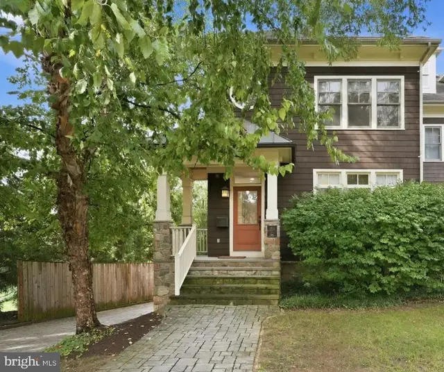 4462 Macarthur Blvd Nw, Washington