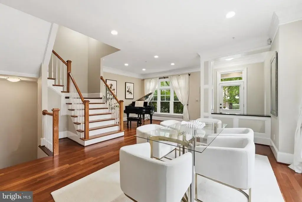 4462 Macarthur Blvd Nw, WASHINGTON