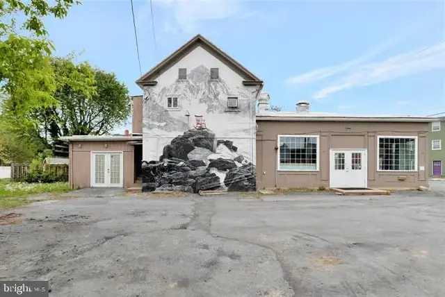 318 E King St, Strasburg
