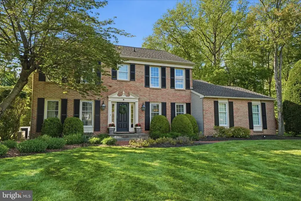 9 Edith Dr, LAWRENCEVILLE