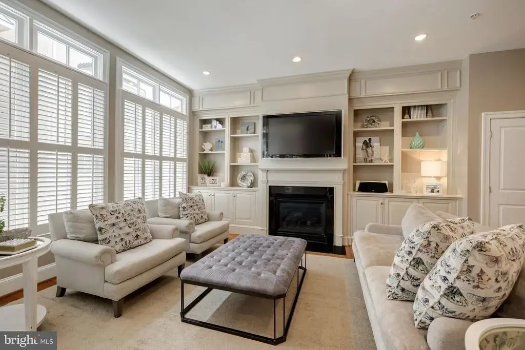 712 Bracey Ln, ALEXANDRIA
