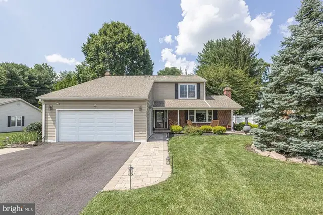 391 Lenape Ln, Yardley