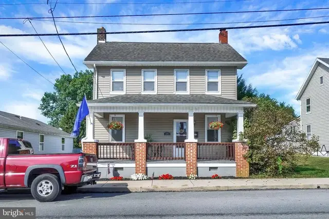 24 N Main St, East Prospect