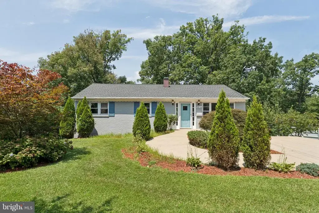 8816 Saunders Ln, LANHAM