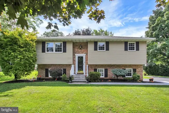 265 Bollinger Rd, Littlestown