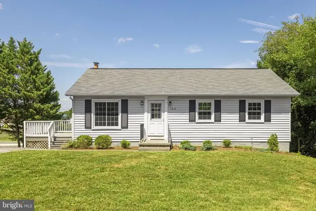 102 Linwood Ct, Stephens City
