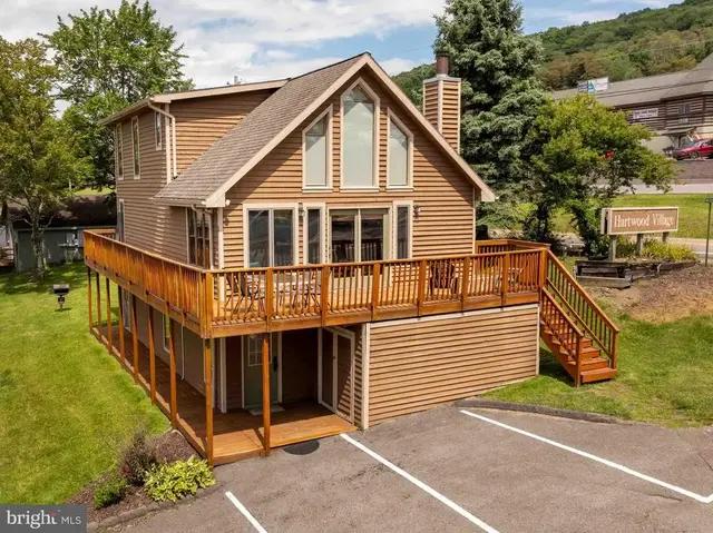 1 Hartwood Dr #1, Mc Henry