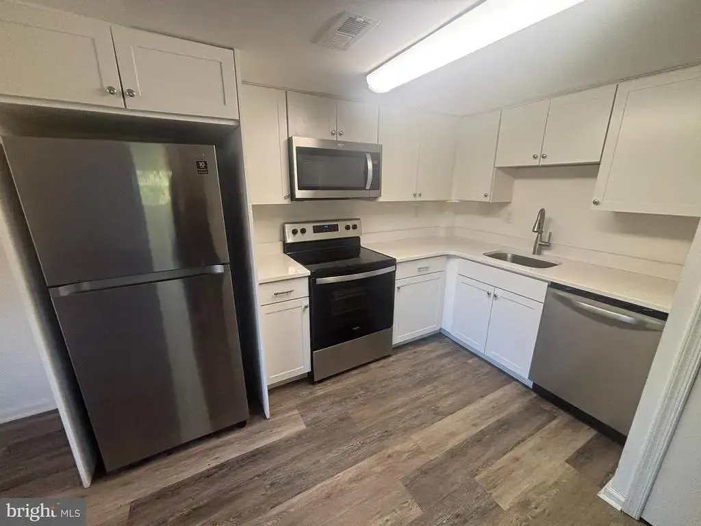 29 Poplar St #d3, HATFIELD