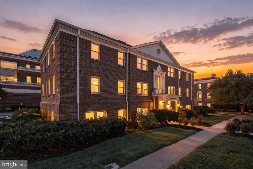 718 S Washington St #101, ALEXANDRIA