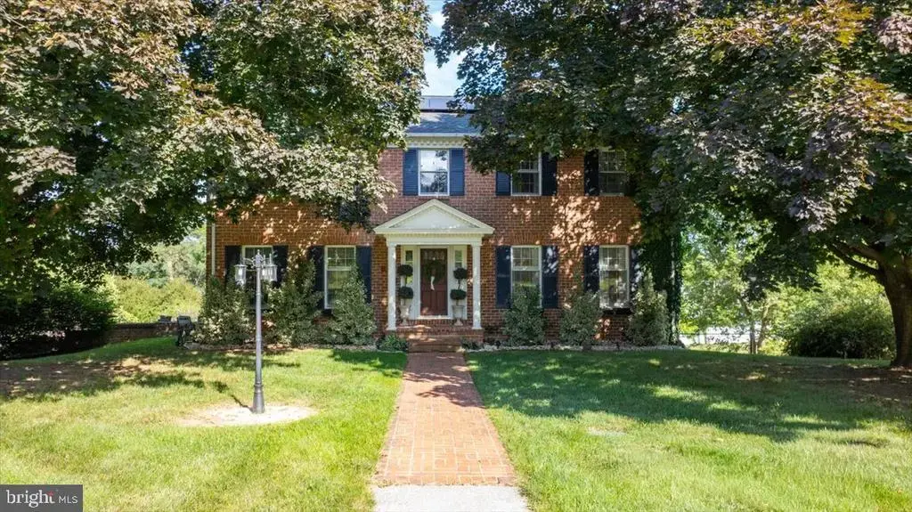 305 N Red Hill Rd, MARTINSBURG