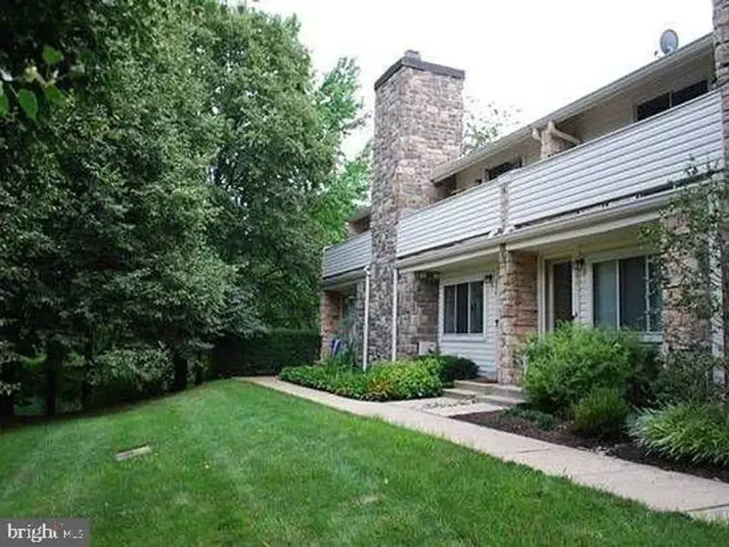 350 New Market Ct, CHESTERBROOK