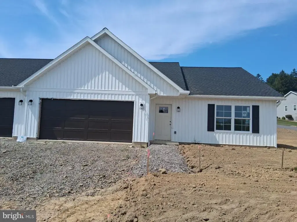 144 St Andrews Way, SELINSGROVE