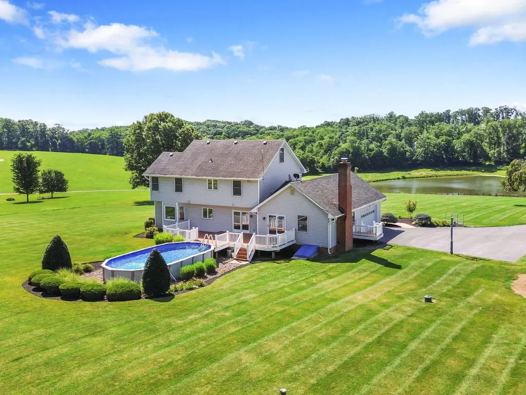 600 Turf Farm Dr, SYKESVILLE