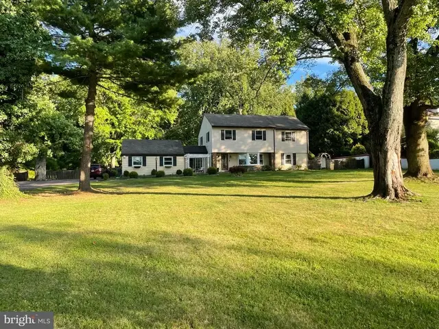 1305 Twining Rd, Dresher