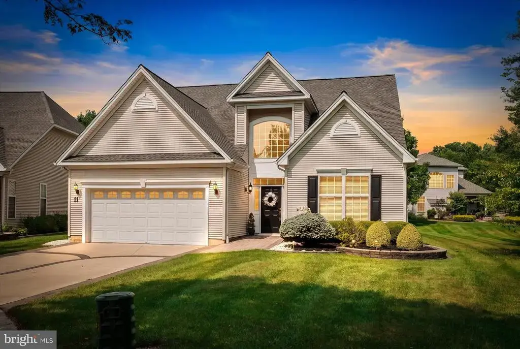 11 Lucaya Cir, HAMILTON