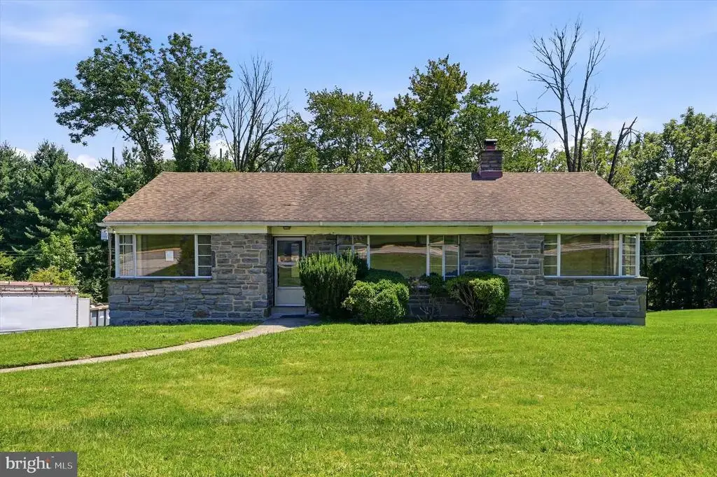 4022 W Chester Pike, NEWTOWN SQUARE