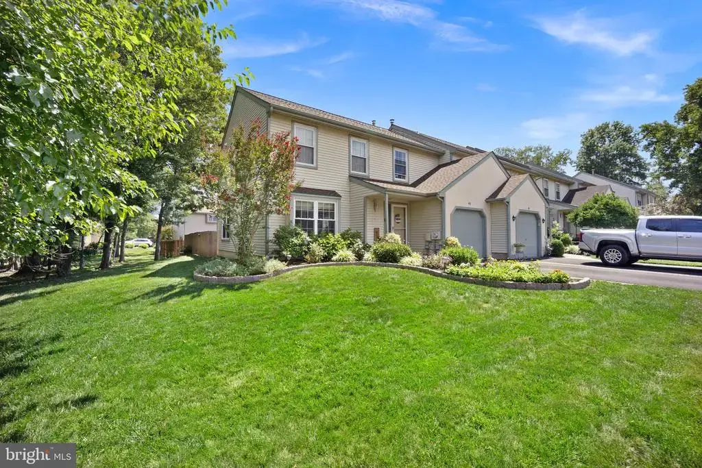 46 Laurel Cir, NEWTOWN