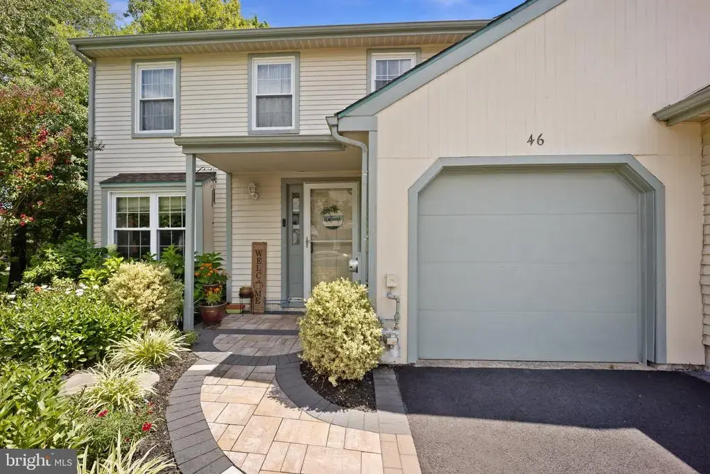 46 Laurel Cir, NEWTOWN