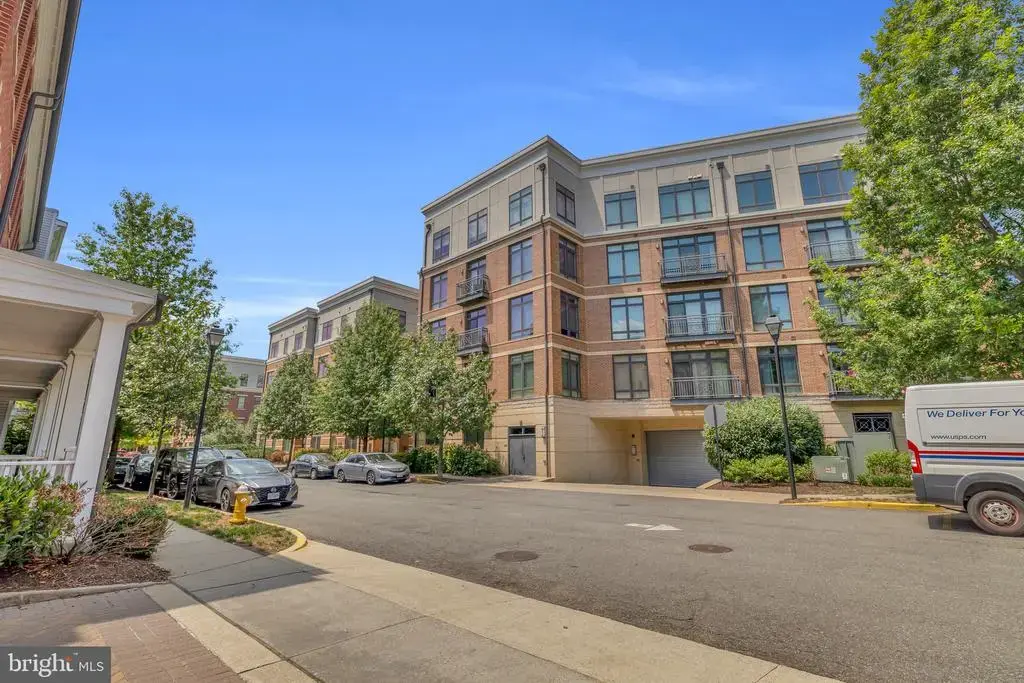 915 N Patrick St #407, ALEXANDRIA