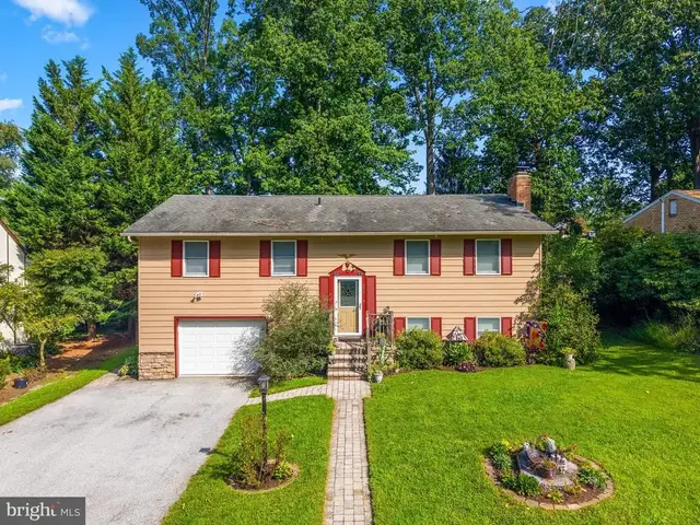 50 Sheridan Dr, Hanover