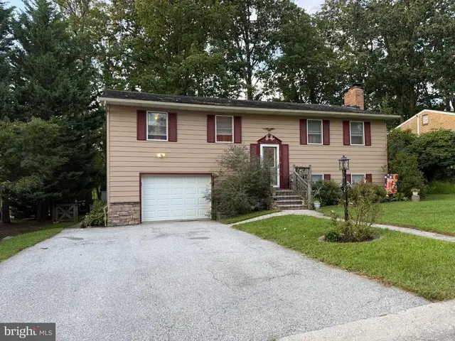 50 Sheridan Dr, Hanover
