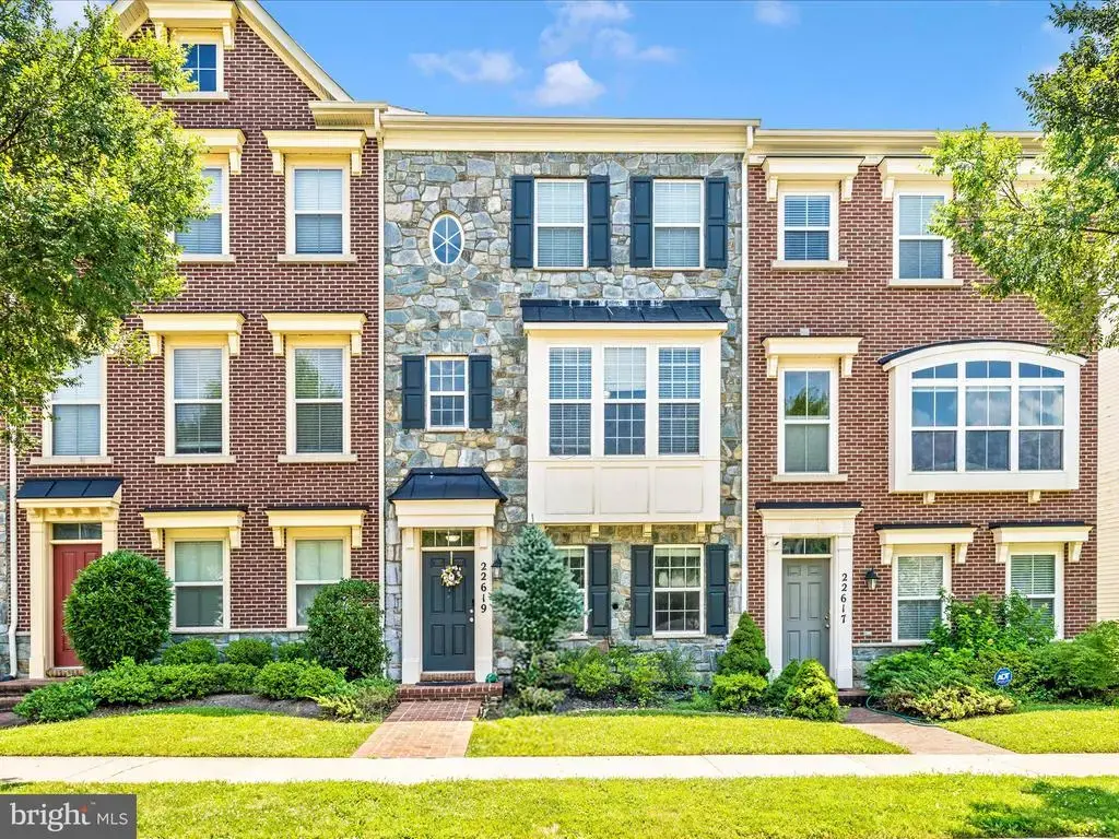 22619 Sweetspire Dr, CLARKSBURG