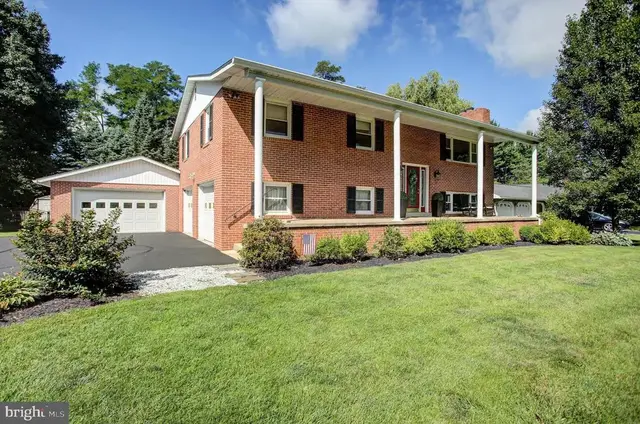 124 Park Pl W, Shippensburg
