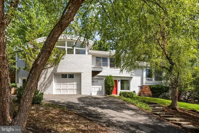 1435 Waggaman Cir, Mclean