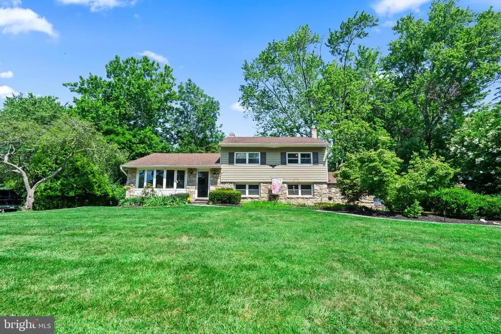708 Oak Terrace Dr, AMBLER