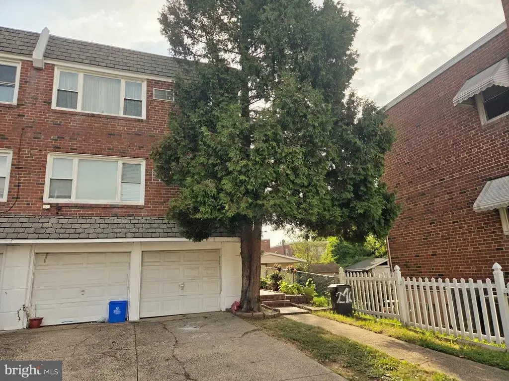 210 Lockart Ln, PHILADELPHIA