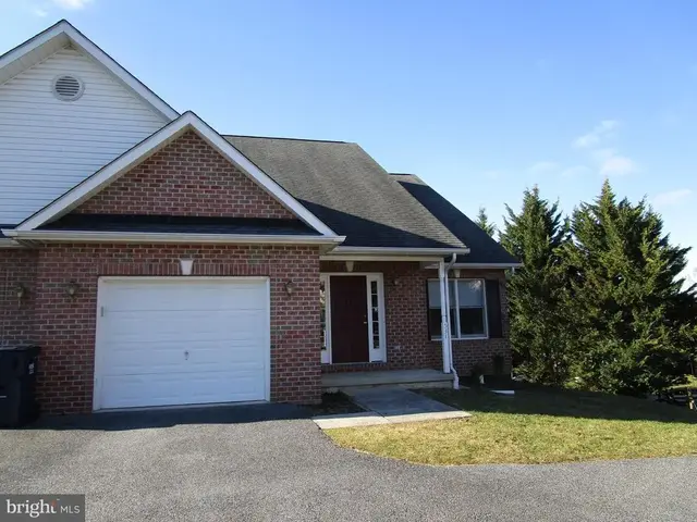 531 Gentry Ct, Westminster