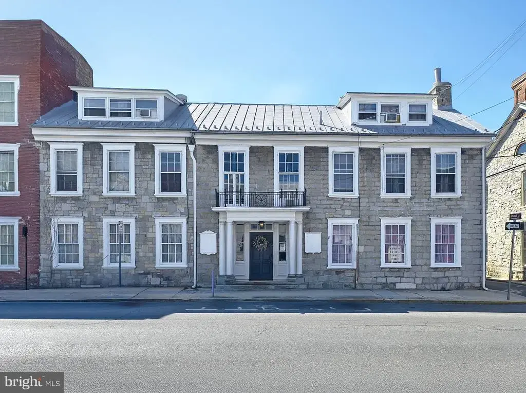 36 S Pitt St #102, CARLISLE