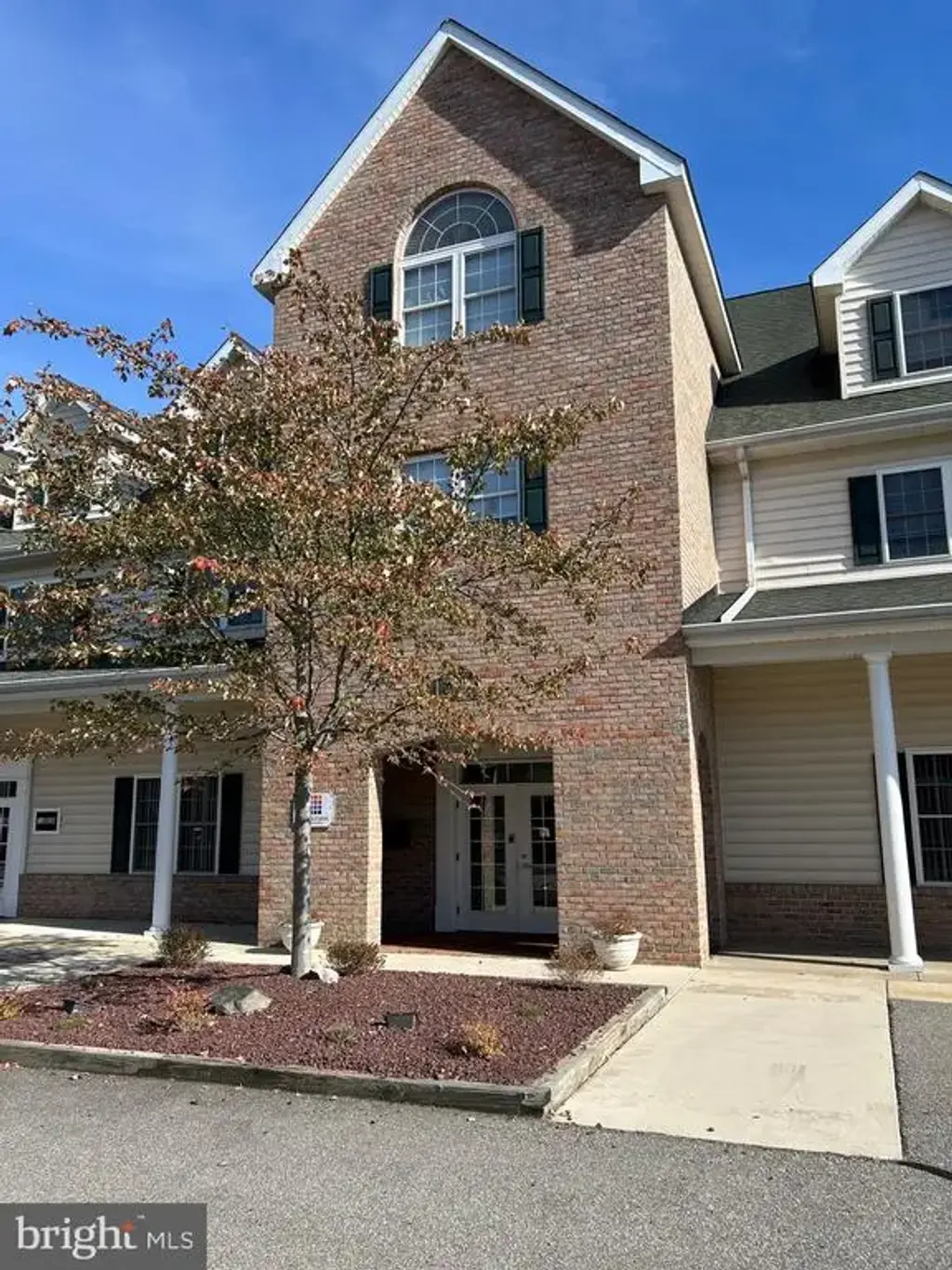 2201 Main #1h, CHESTER