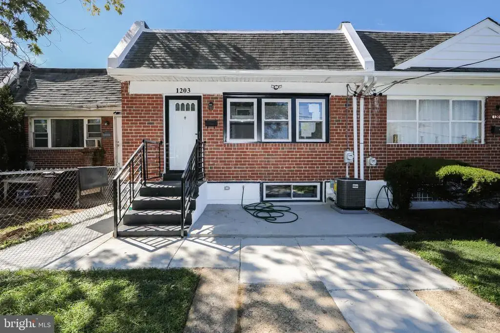 1203 Macarthur Dr, CAMDEN
