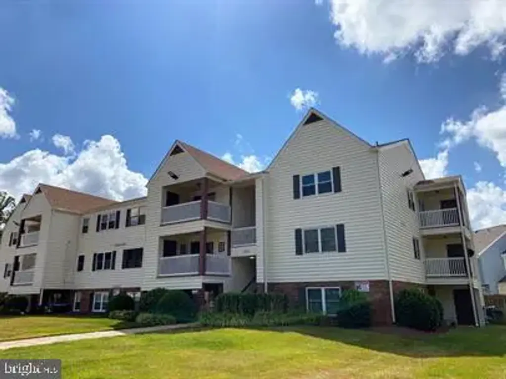 100 Chesterfield Ln #302, STAFFORD