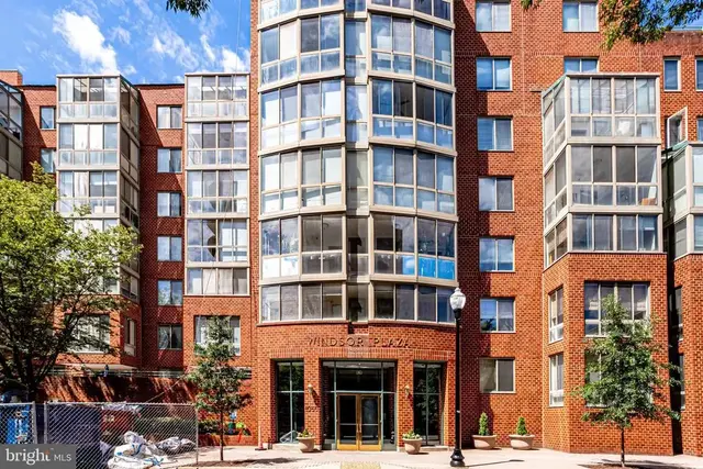 1050 N Taylor St #1-203, Arlington